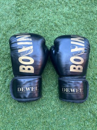 Guantes de Boxeo Dewel Negros y Dorados