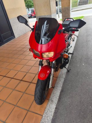 Yamaha FZS 600 Roja