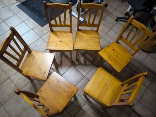 Mesa y 6 sillas rústicas de madera