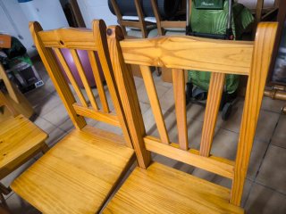 Mesa y 6 sillas rústicas de madera