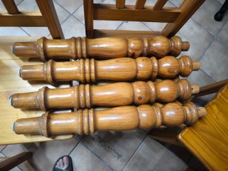 Mesa y 6 sillas rústicas de madera