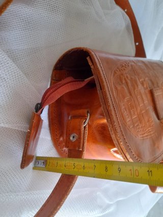 Bolso bandolera cuero grabado