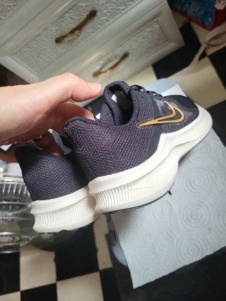Zapatillas Nike Downshifter Mujer Negro/Dorado