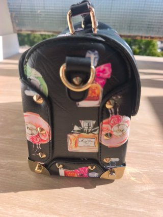Bolso Negro Estampado Perfumes