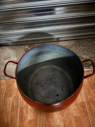 Olla antigua de porcelana