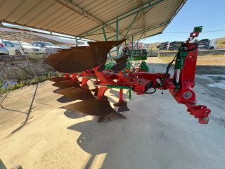 Arado 4 vertederas DEMO AGRO-MASZ