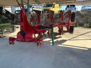 Arado 4 vertederas DEMO AGRO-MASZ