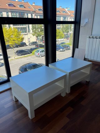 2 mesitas auxiliares blancas