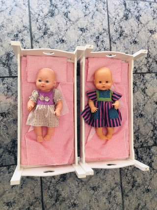 Litera de muñecas con 2 muñecas