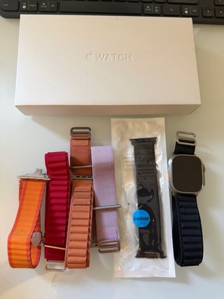 Apple Watch Ultra con 5 correas