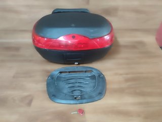 Baúl Top Case SHAD SH46 con base