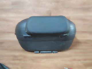 Baúl Top Case SHAD SH46 con base