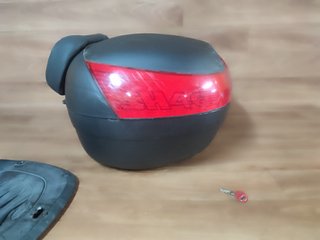 Baúl Top Case SHAD SH46 con base