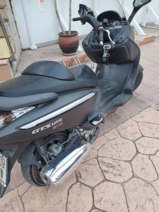 Scooter SYM Negra y Gris