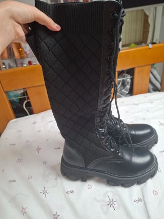 Botas altas negras con cordones