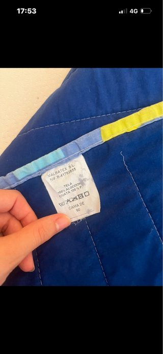 Sábana de cama con estampado de palabras