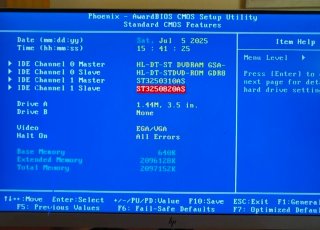 Pentium 4 3GHz 2G de RAM, torre PC LG Beige/Plata.