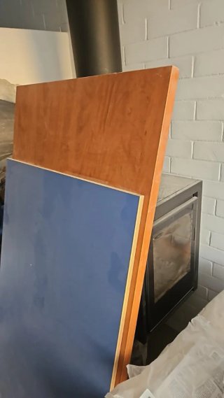 Tablones de madera para mesa (marrón y azul).