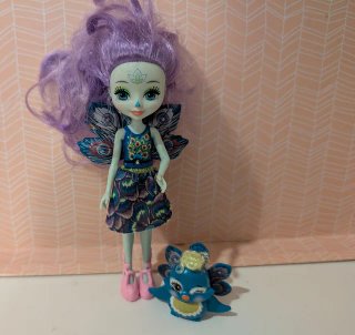 Muñeca Enchantimals con pájaro azul