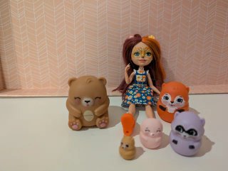Muñeca Enchantimals zorro con animales