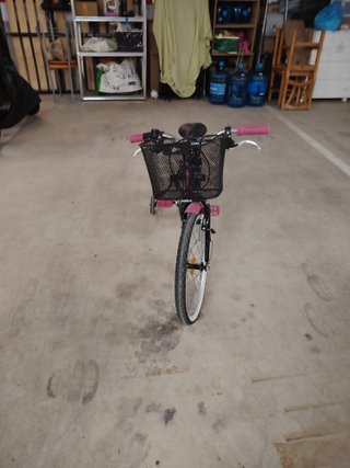 Bicicleta niña rosa con ruedines
