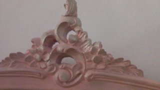 Mueble antiguo restaurado con espejo