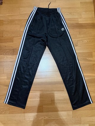 Pantalón chándal Adidas firebird oversize negro