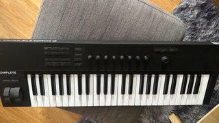 Native Instruments Kontrol A49 MIDI Controller