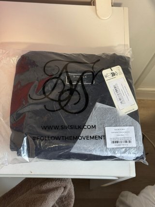 Conjunto Siksilk Camiseta y Pantalón Corto M