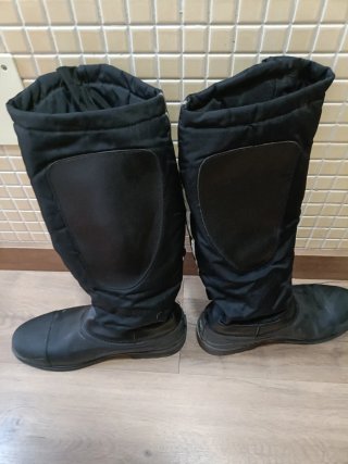 Equipación Hípica: Botas, Pantalón y Casco
