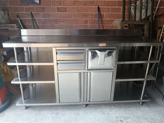 Mobiliario y enseres para bar/restaurante