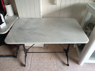 Mobiliario y enseres para bar/restaurante