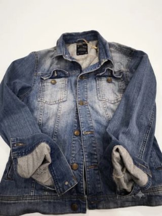 Chaqueta tejana desgastada