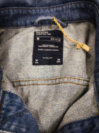 Chaqueta tejana desgastada
