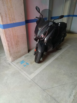 Plaza parking moto
