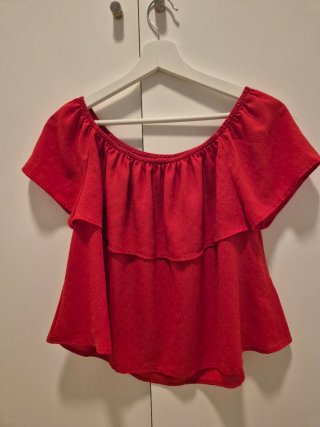 Blusa roja con volantes