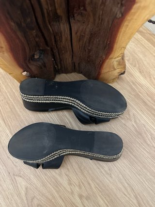 Sandalias cuña Tamaris negras