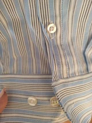 Camisa de rayas azul y blanco