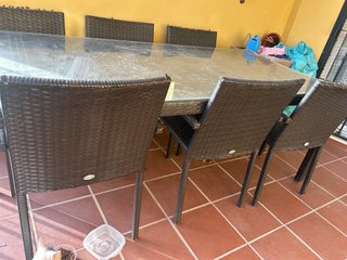 1 mesa y 6 sillas de terraza