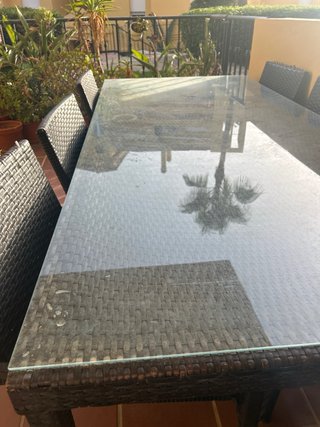 1 mesa y 6 sillas de terraza
