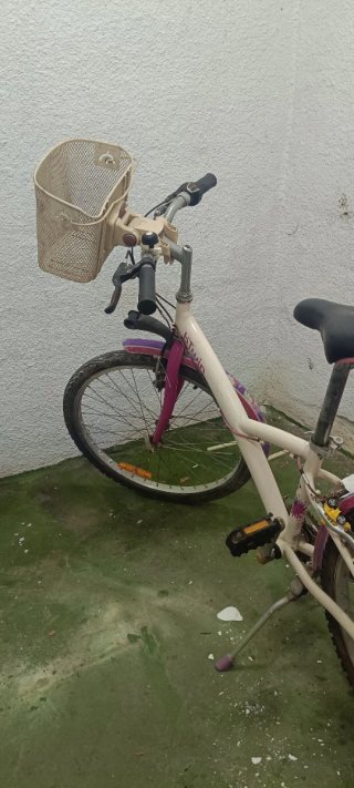 Bicicleta BTwin con cesta