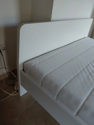 Cama doble blanca Ikea 205x 145cm. + colchon nuevo