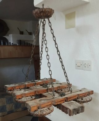 LÁMPARA ANTIGUA MADERA Y CADENAS