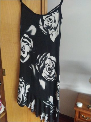 Vestido Kaidal Negro y Blanco Estampado Flores
