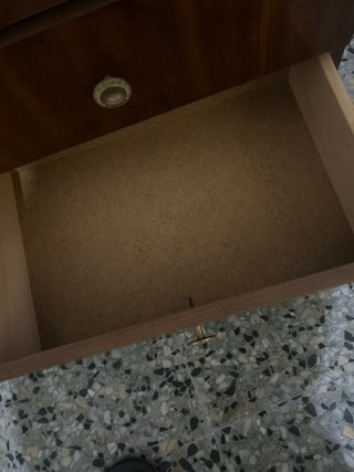 Cajonera de madera 56cm de alto muy vieja y huele