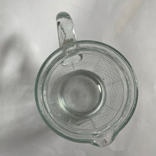 Jarra de vidrio con diseño