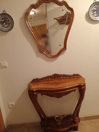 Mueble de entrada de madera y espejo