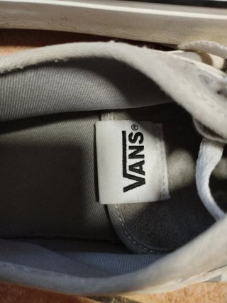 Zapatillas Vans Grises y Blancas