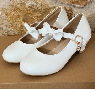 Zapatos de tacón para niña blancos