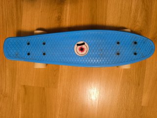 Monopatín azul casi sin uso, funciona bien